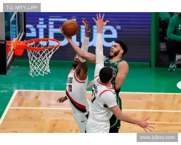 托哈半场发挥中规中矩 八投三中贡献七分七篮板四助攻展现全面能力